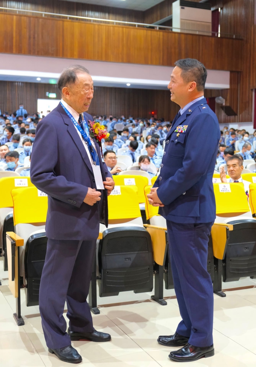 春風化雨八九載，百年樹人新世代