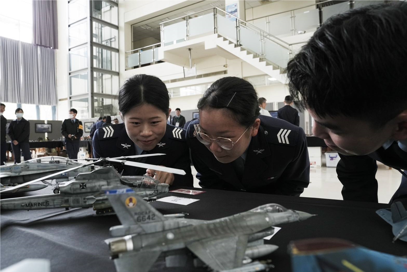 「蛇我其誰，虎躍鷹揚」軍事多元模型展